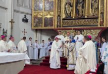 SŁOWACJA: Bp Chudzio przekazał relikwie bł. Rodziny Ulmów