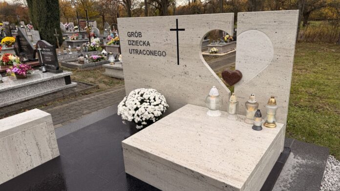 Poswiecenie_pomnika_dzieci_utraconych_w_Lezajsku_010