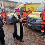 JAROSŁAW: Abp Szal pobłogosławił nowe ambulanse