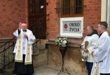 KORCZYNA: Abp Szal pobłogosławił pierwsze Okno Życia w archidiecezji przemyskiej