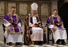 WIELKA SOBOTA: Ciemna Jutrznia w Archikatedrze