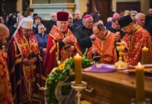 PRZEMYŚL: Panichida – modlitwa żałobna w obrządku greckokatolickim poprzedziła pogrzeb abp. Michalika