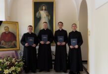 PRZEMYŚL: 4 diakonów przemyskiego seminarium obroniło prace magisterskie