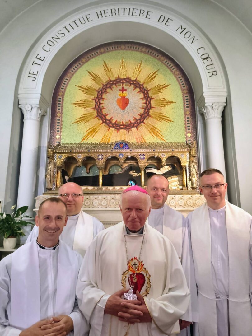 PARAY-LE-MONIAL: Abp Szal dziękował za peregrynację obrazu NSPJ