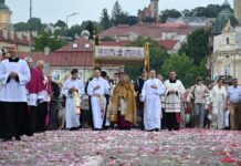 PRZEMYŚL: Ulicami miasta przeszła miejska procesja Bożego Ciała