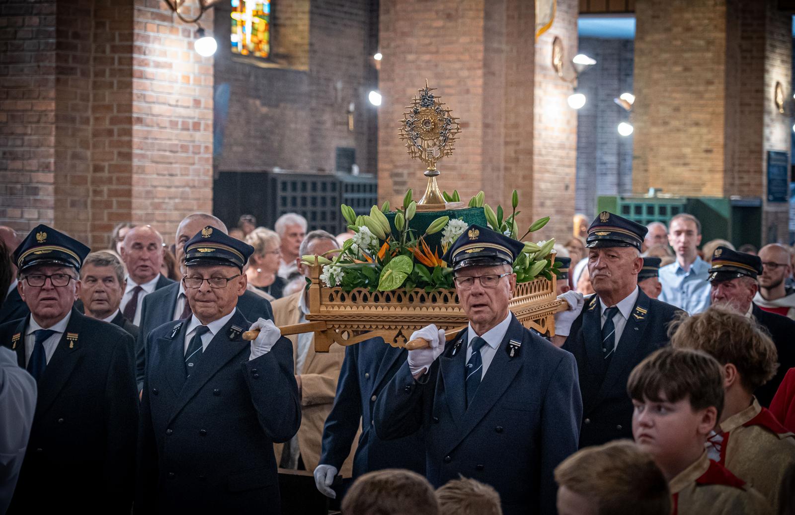 JASŁO: Abp Szal przewodniczył uroczystościom odpustowym ku czci św. Antoniego