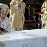 SARZYNA: Abp Szal poświęcił nowy ołtarz w parafii pw. św. Sebastiana i św. Marii Magdaleny
