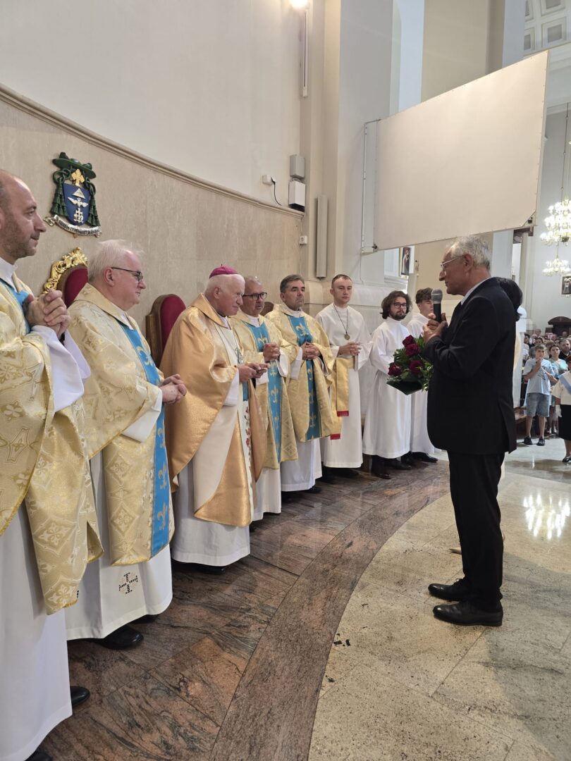 Abp Adam Szal: Odpust w parafii pw. NMP Szkaplerznej w Dąbrowie Tarnowskiej