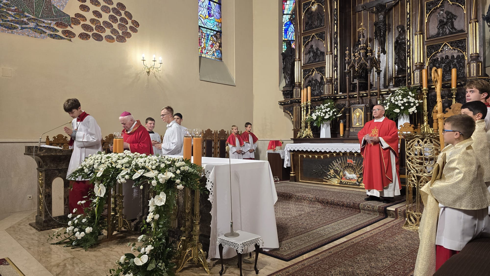 MARKOWA: Abp Szal pobłogosławił odnowiony Dom Ludowy im. Wincentego Witosa