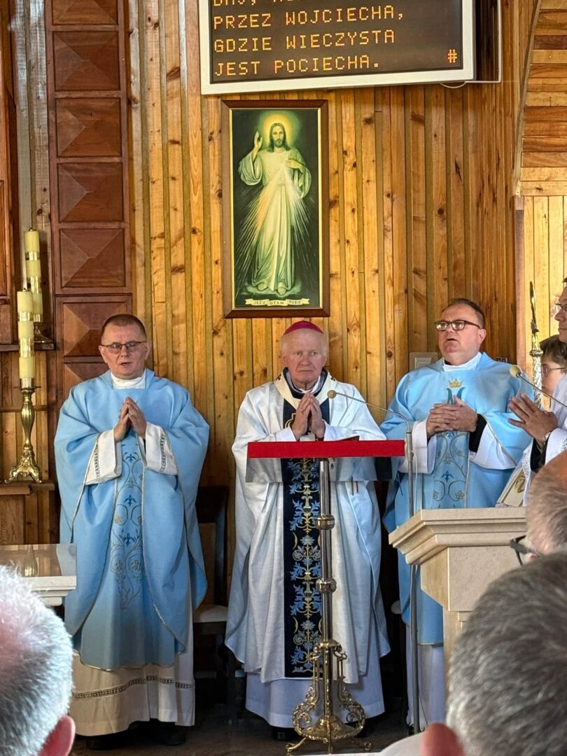 OLCHOWA: Abp Szal poświęcił ołtarz i kościół filialny