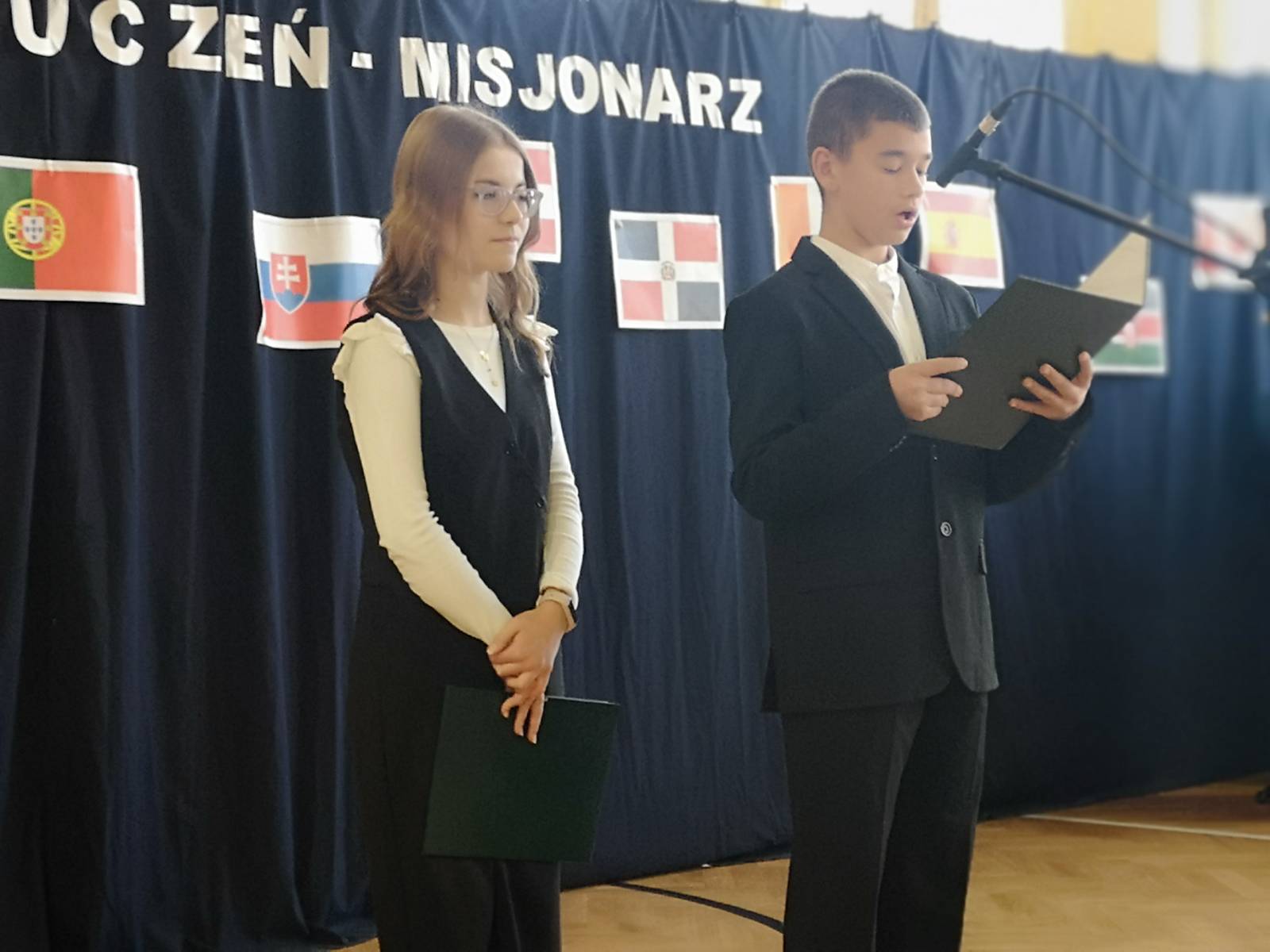 HARTA: Abp Szal spotkał się z uczniami szkoły podstawowej